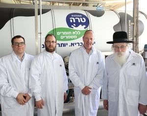 רבני 'אגודת ישראל' במחלבת טרה. ארכיון