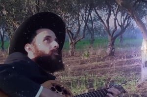 יהונתן ארזוני בביצוע מחודש  - "אבינו מלכנו"