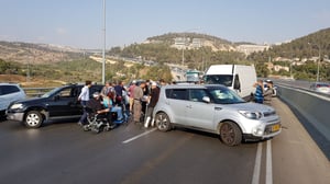 מחאת הנכים: כביש 1 נחסם לתנועה לזמן קצר - מירושלים