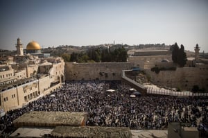 מרהיב: מעמד ברכת כהנים בכותל המערבי • צפו