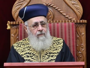 הלכה יומית עם הראשון לציון הגר"י יוסף: ברכת לישב בסוכה פעם אחת ביום