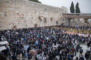 תפילה לגשמים ביום חמישי בכותל המערבי