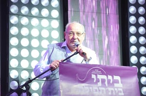 ראש עיריית רחובות שיבח את קרעטשניף: "הכל בטוב טעם" • צפו