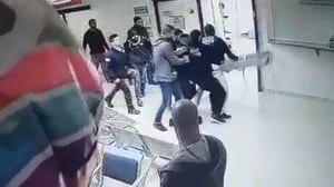 תיעוד: המלווה הרים ספסל על המאבטחים