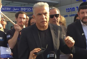 יאיר לפיד, הבוקר