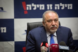 ליברמן נגד החרדים: "הצעת החוק המתגבשת היא כניעה"