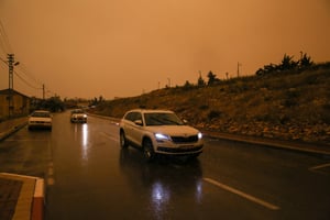 אבק חול וגשם אתמול ליד צפת, הצפות בכביש 90