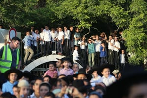 אלפים נדחקו לקבל את פניו של מרן שר התורה הגר"ח קנייבסקי