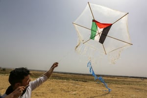 צה"ל תקף את רכבו של  אחד ממובילי משגרי העפיפונים