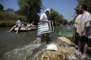 מטיילים בבין הזמנים, אילוסטרציה: למצולמים אין קשר לכתבה