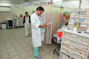 רופאים בבית החולים 'ברזילי'. למצולמים אין קשר לכתבה