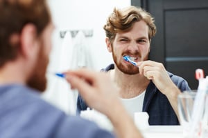8 דברים שרופא השיניים שלך רוצה שתפסיק לעשות