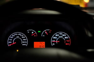 אילוסטרציה - לוח שעונים ברכב