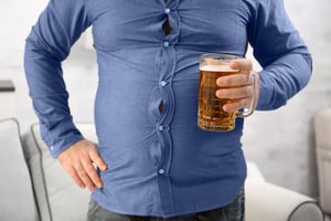 איך להיפטר מ'כרס בירה' בלי להפסיק לשתות