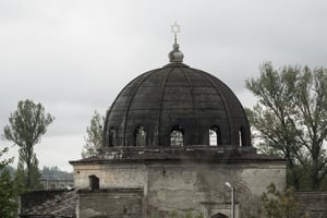 בית כנסת עתיק עומד שומם באוקראינה