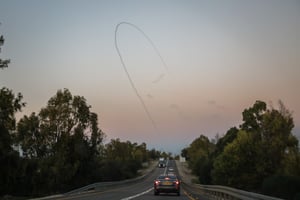 צפו: עשרות שיגורים מרצועת עזה לישראל