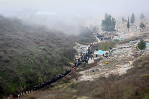 מסע הלווית הגאון רבי אלעזר מרדכי קעניג זצ"ל בצפת. צפו