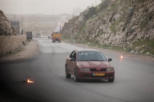 בקבוקי תבערה על הכביש, ארכיון