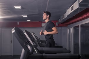 פעילות גופנית בצום: איך היא יכולה לעזור לכם לשרוף יותר שומן