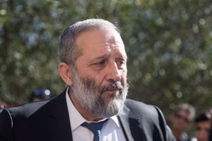 דרעי דוחף לאיחוד לקראת פרישה מהחיים הציבוריים?