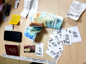 תייר מפולין נתפס 'על חם' גונב מכספומטים