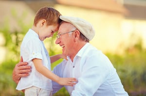תרופת סבתא: 4 יתרונות שיש לבילוי עם סבא וסבתא