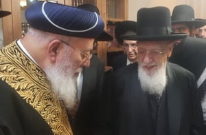 ביקור חג: הגר"ש עמאר במעונו של הגר"ש כהן