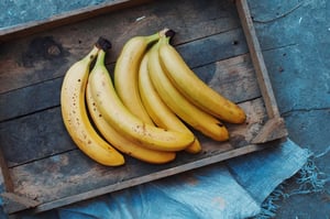 כיצד לשמור על בננות שלא ישחירו בטרם עת