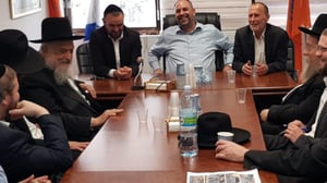 רבה של בני ברק ביקר בלוד וביקש: "גנרטור לאברכים"