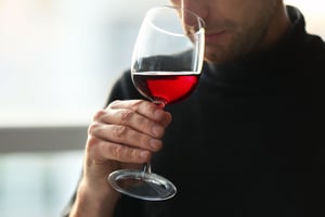 הרחת יין טובה לבריאות המוח, על פי המדע