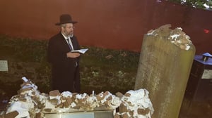 הגר"ד לאו ביקר בקברי הצדיקים בפרנקפורט