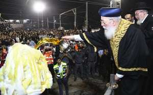 צפו: המונים בהדלקה הספרדית בציון במירון