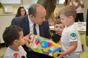 שר החינוך לשעבר (החל מהערב) בגני ילדים