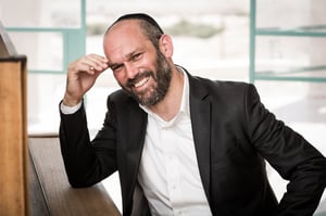 יונתן רזאל בסינגל חדש: "שמח בני"