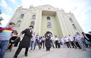 בית הכנסת העתיק נחנך בהכנסת ספר תורה. צפו