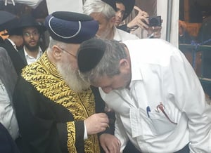 ראש לשכתו של הראש"ל ישב 'שבעה' • צפו