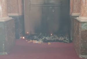 חזקי הגיע לבית הכנסת באקראי וכיבה את האש: "נס גדול"