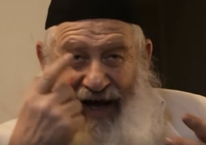 הרב אורי זוהר חוזר: "הנה אני עושה סרט - ומרגיש מת" • צפו