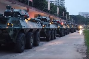 המהומות בהונג קונג נמשכות; הצבא הסיני מקרב כוחות