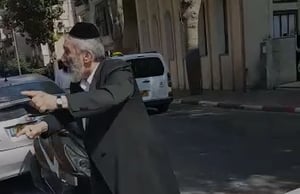 צעקת ראש הישיבה: "הפלת ארון הקודש!"