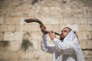 המלחין ר' שמואל ברזיל מגיש: בשופר גדול