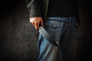 בני ברק: השכן המבוגר איים על החרדי בסכין