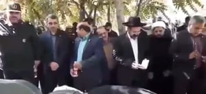 צפו: קצינים איראניים מצדיעים בטקס השכבה יהודי