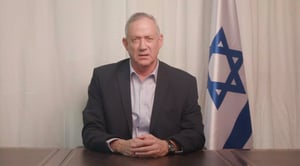 גנץ מבהיר: "לפעולה הצבאית לא תהיה השפעה על התהליכים הפוליטיים"