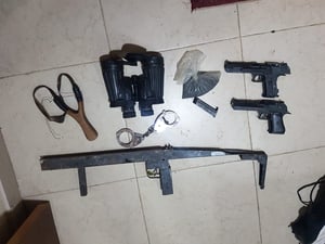 פשיטה בחלחול: רובה, 2 אקדחים ותחמושת