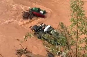 תיעוד: כך מחפשים את הנער שנסחף בנחל שהוצף