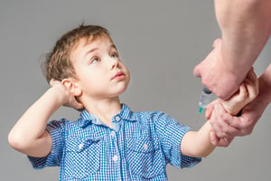 חשש: הילדים יוותרו בלי מנת החיסון השנייה לשפעת