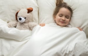 מפתיע: למה כדאי לשים את הילדים במיטה מוקדם