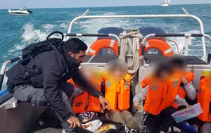 נס: 5 ילדים נתקעו עם הסירה בלב ים וחולצו