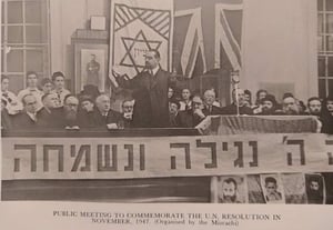 הרב אברמסקי (מימין) בוועידת רבני המזרחי בלונדון